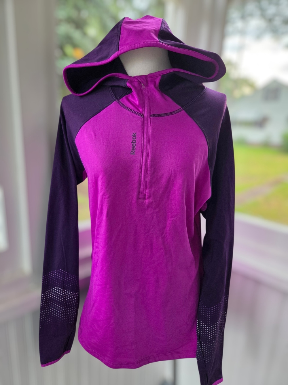 Reebok Women’s Purple Hooded Long-Sleeve Active Top Size L